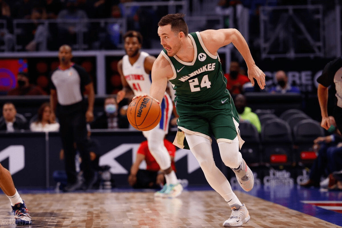 开云-西亚卡姆回归赛场，连败首场状态亮眼，雄鹿观众沸腾！的简单介绍