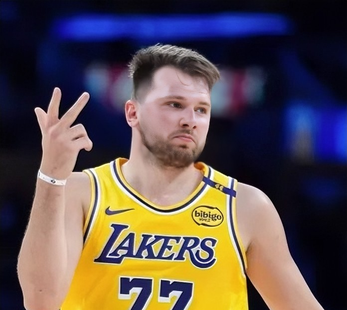 开云体育-关于东契奇连续十二场比赛得分超过大胜，加拿大队挑战极限！的信息